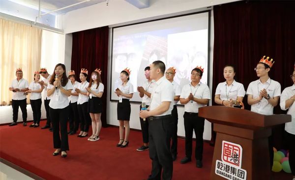 过生日的家人 过生日的家人