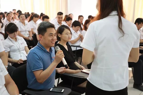 生日会现场访谈互动 生日会现场访谈互动